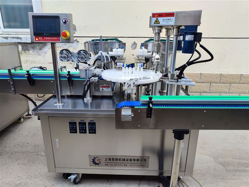 全自动液体辅料灌装贴标生产线视频