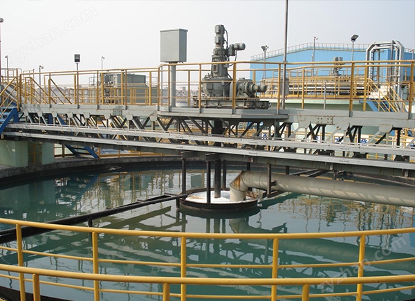 辐流式浓缩机(刮泥机或吸泥机)