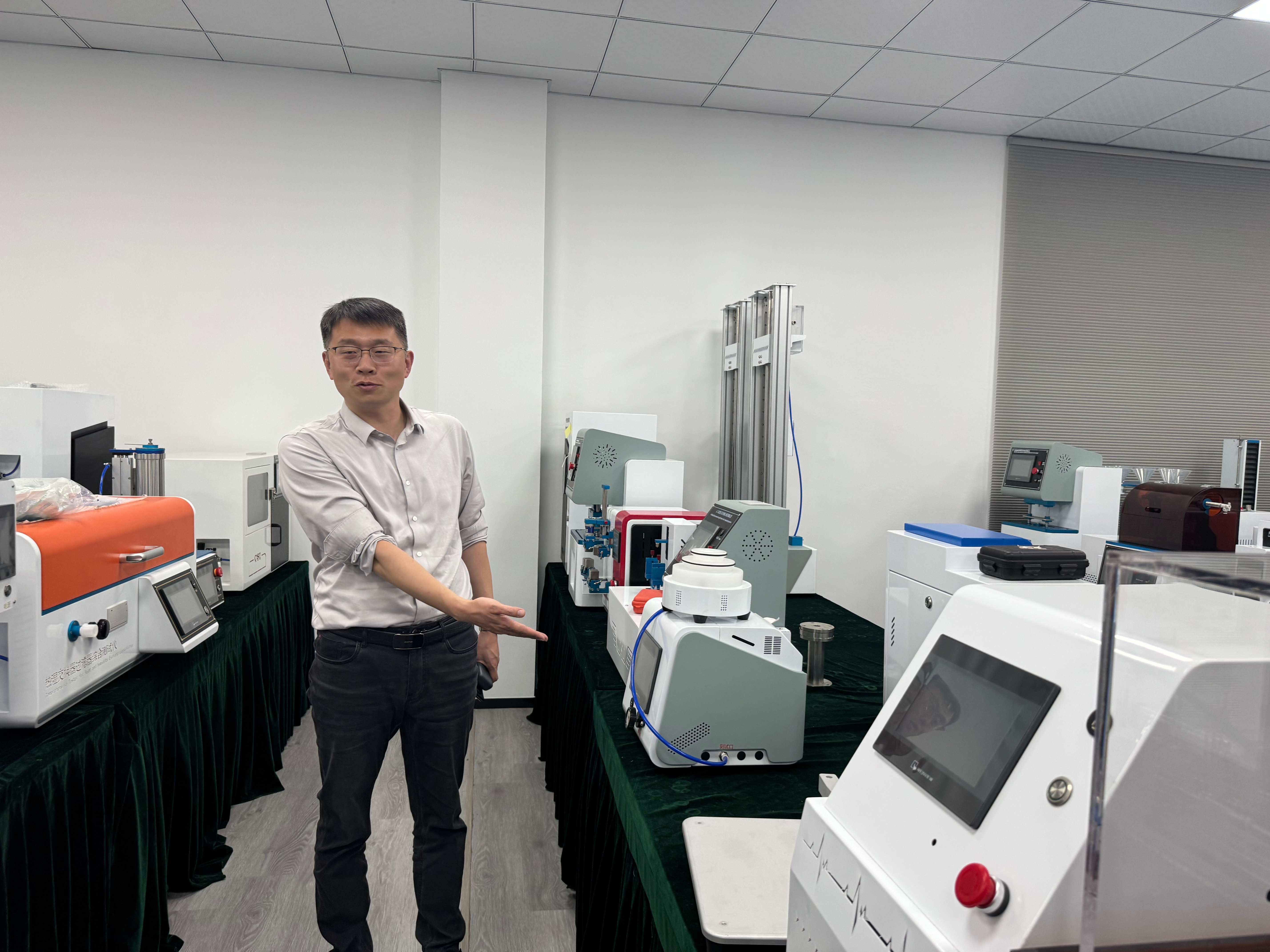 山東大學博士生導師蒞臨上海程斯考察交流，給予我們建議和發展方向