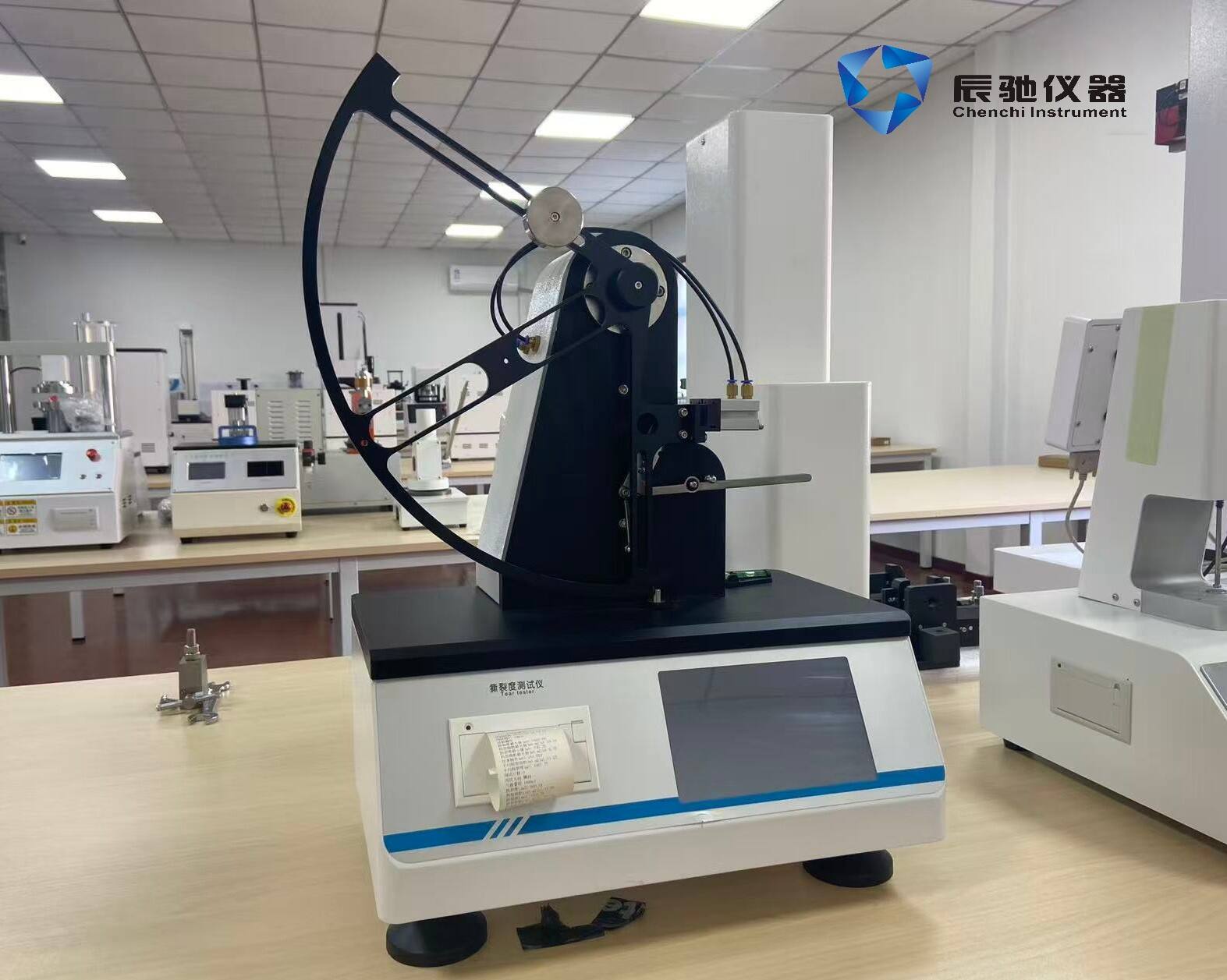 薄膜撕裂度测试仪.jpg 辰驰GB/T 455-2026 纸张纸板撕裂度仪客户案例